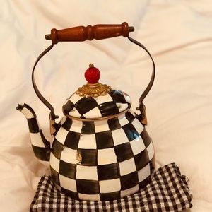 Mackenzie-child’s courtly check 2 quart tea pot